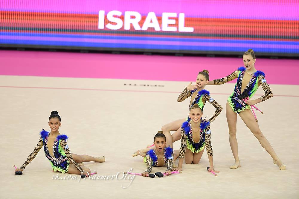 Молодёжная сборная команда Израиля в групповых упражнениях.jpg