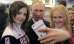 Путин сделал селфи с чемпионками  юношеской Олимпиады 