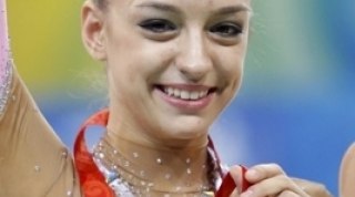Событие дня: В 2012 году в этот день Евгения Канаева выиграла сразу три "золота" в мировом Гран-При Событие дня: В 2012 году в этот день Евгения Канаева выиграла сразу три "золота" в мировом Гран-При